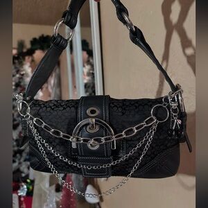 coach soho baguette shoulder bag ⛓️
$150 on my instagram: coachgirlies